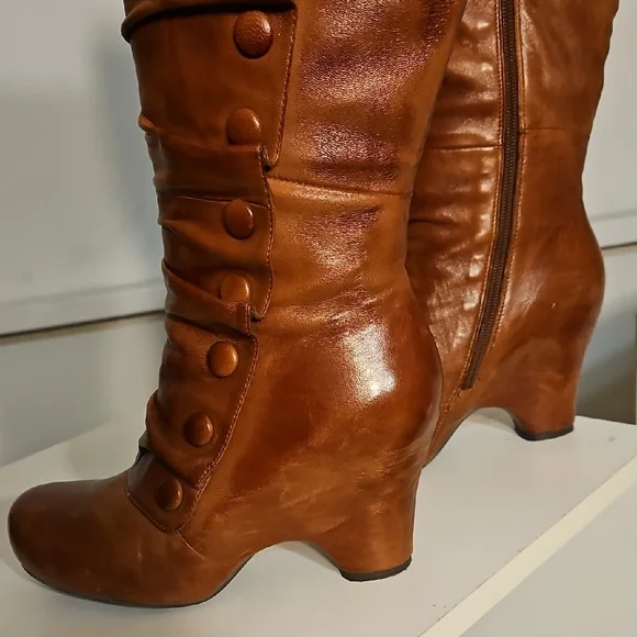Women's Brown Leather Boots - Picture 6 of 8